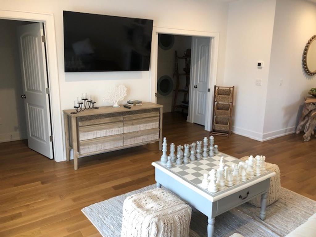 16 W Roosevelt Avenue. - ALARM, Holgate (Bay Side)