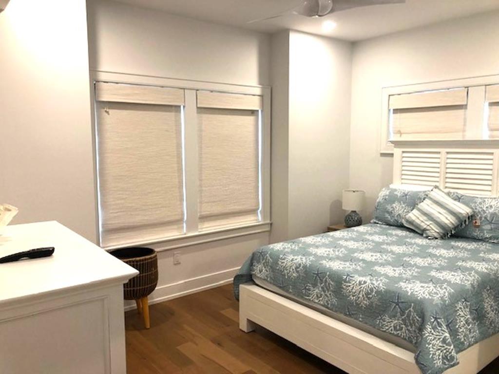 16 W Roosevelt Avenue. - ALARM, Holgate (Bay Side)