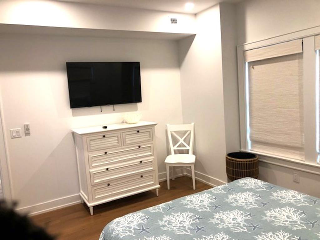 16 W Roosevelt Avenue. - ALARM, Holgate (Bay Side)