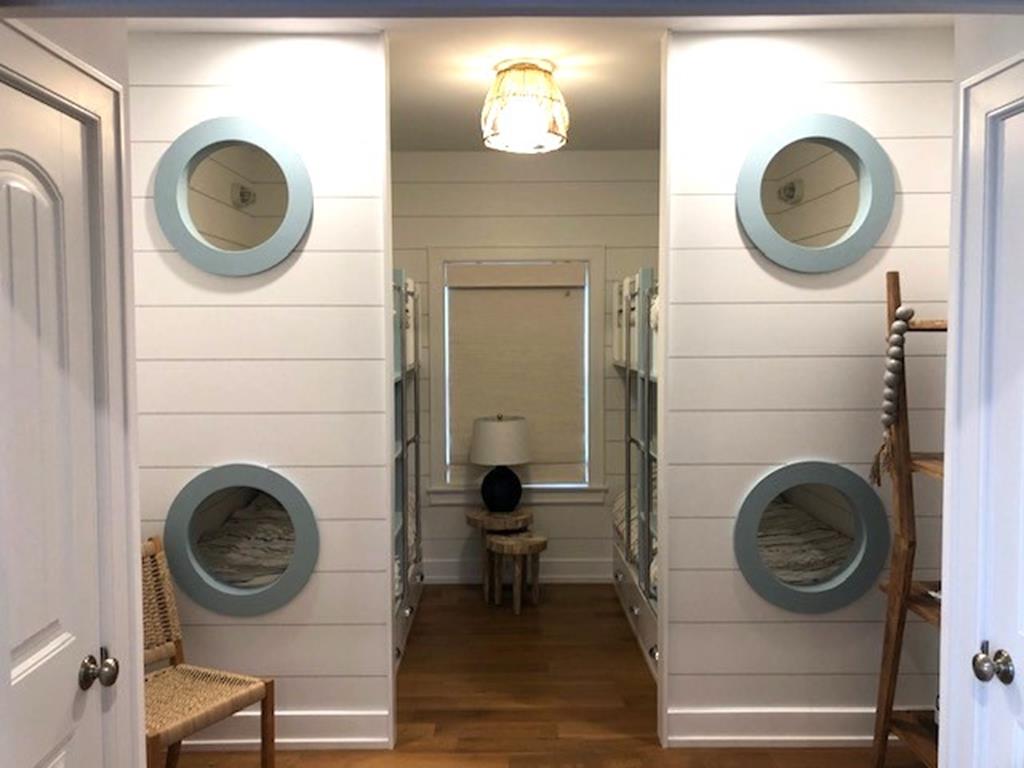 16 W Roosevelt Avenue. - ALARM, Holgate (Bay Side)