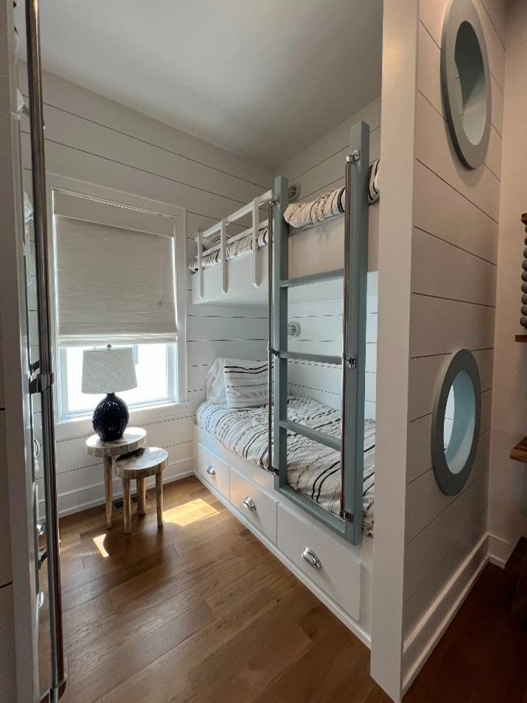 16 W Roosevelt Avenue. - ALARM, Holgate (Bay Side)