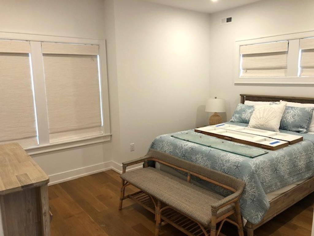 16 W Roosevelt Avenue. - ALARM, Holgate (Bay Side)