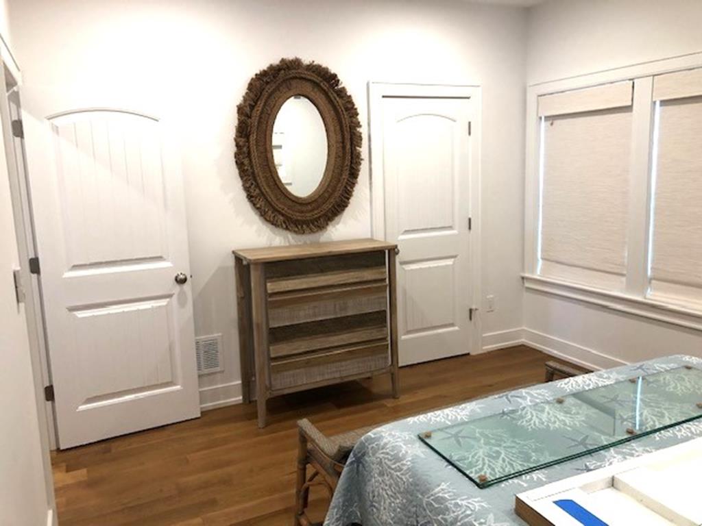 16 W Roosevelt Avenue. - ALARM, Holgate (Bay Side)