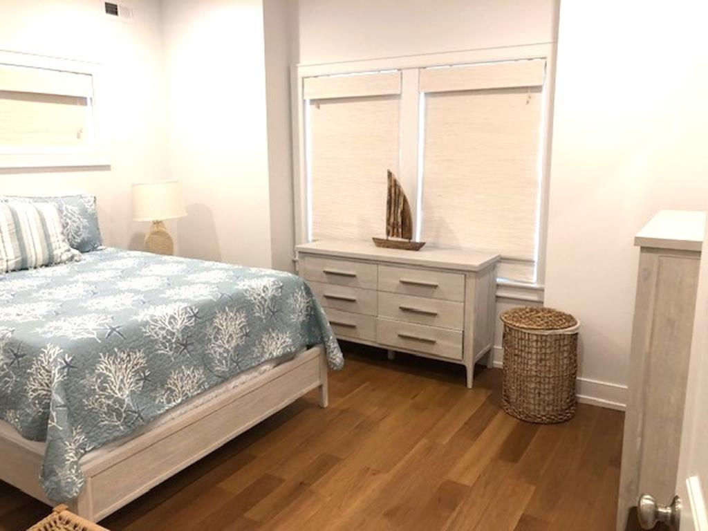 16 W Roosevelt Avenue. - ALARM, Holgate (Bay Side)