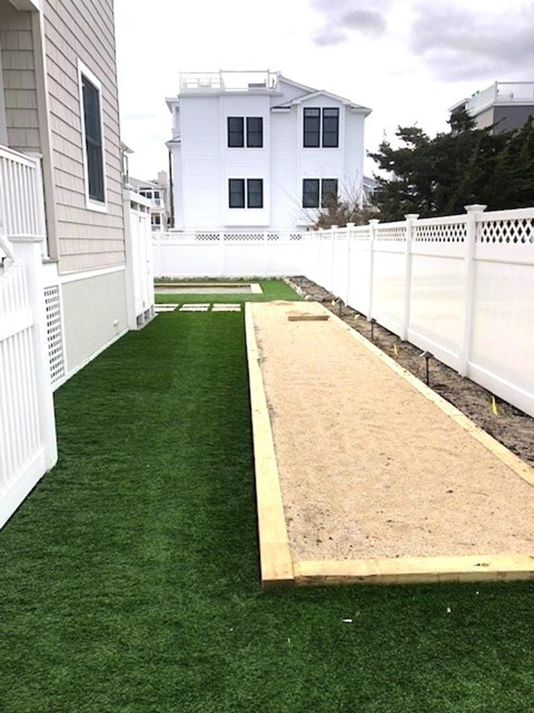 16 W Roosevelt Avenue. - ALARM, Holgate (Bay Side)