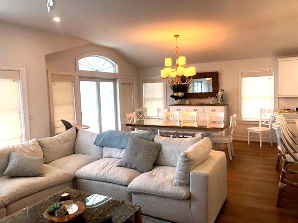 16 W Roosevelt Avenue. - ALARM, Holgate (Bay Side)