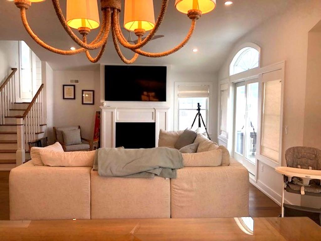 16 W Roosevelt Avenue. - ALARM, Holgate (Bay Side)