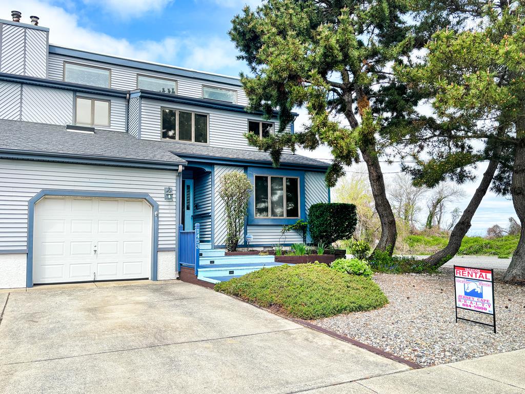 Water View, Lots of Space, 10 Blocks to CM Beach | Photo 3