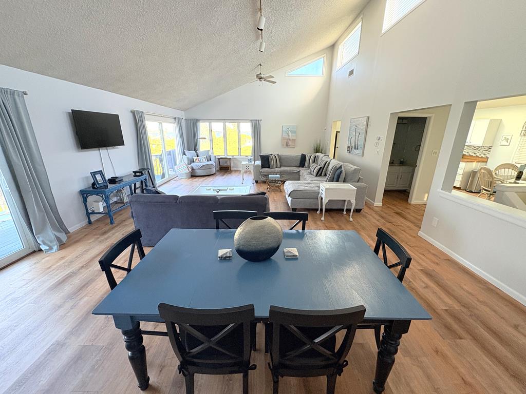 Water View, Lots of Space, 10 Blocks to CM Beach | Photo 23