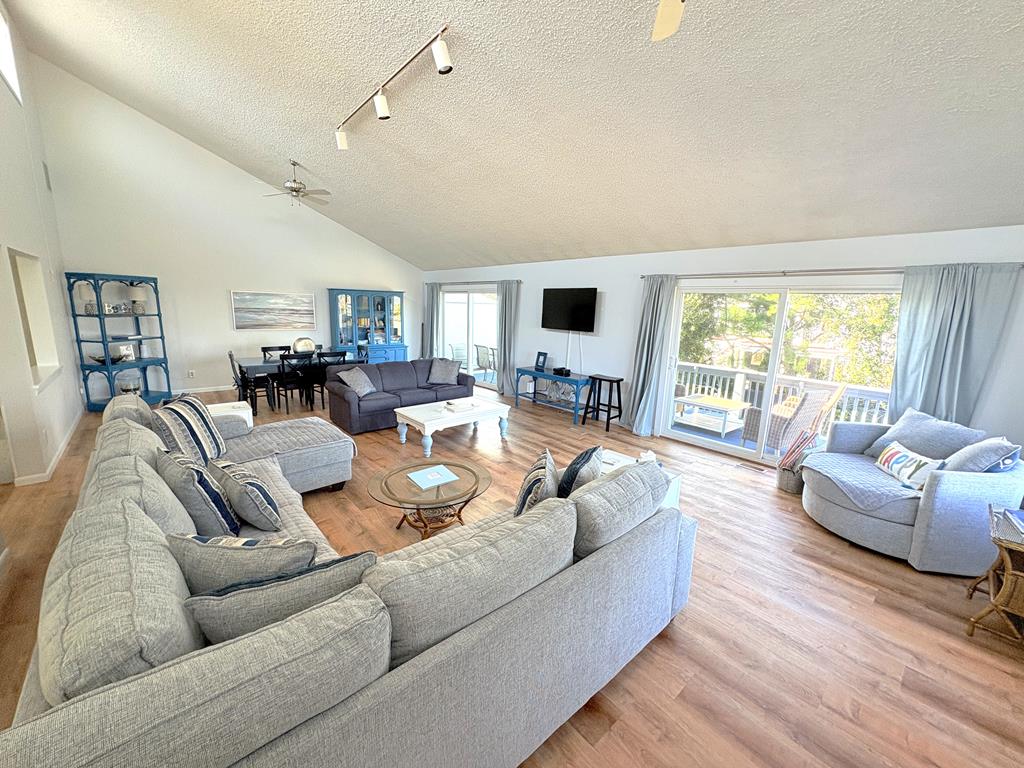Water View, Lots of Space, 10 Blocks to CM Beach | Photo 24