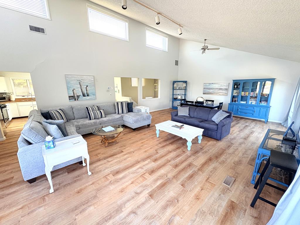 Water View, Lots of Space, 10 Blocks to CM Beach | Photo 25