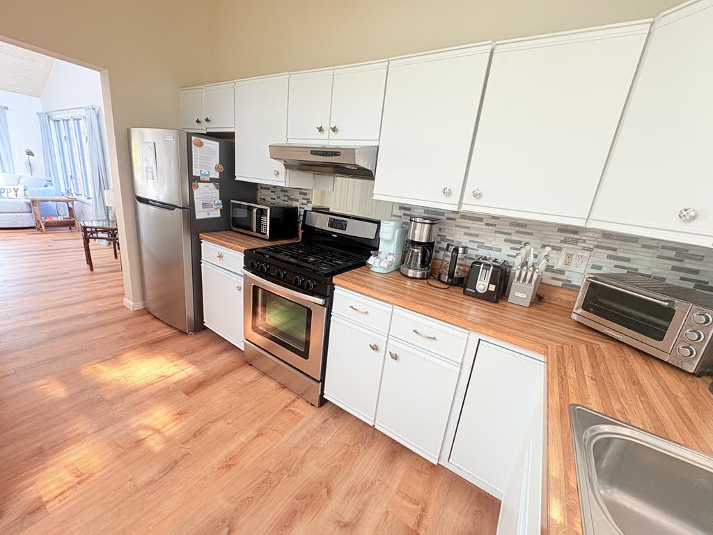 Water View, Lots of Space, 10 Blocks to CM Beach | Photo 29