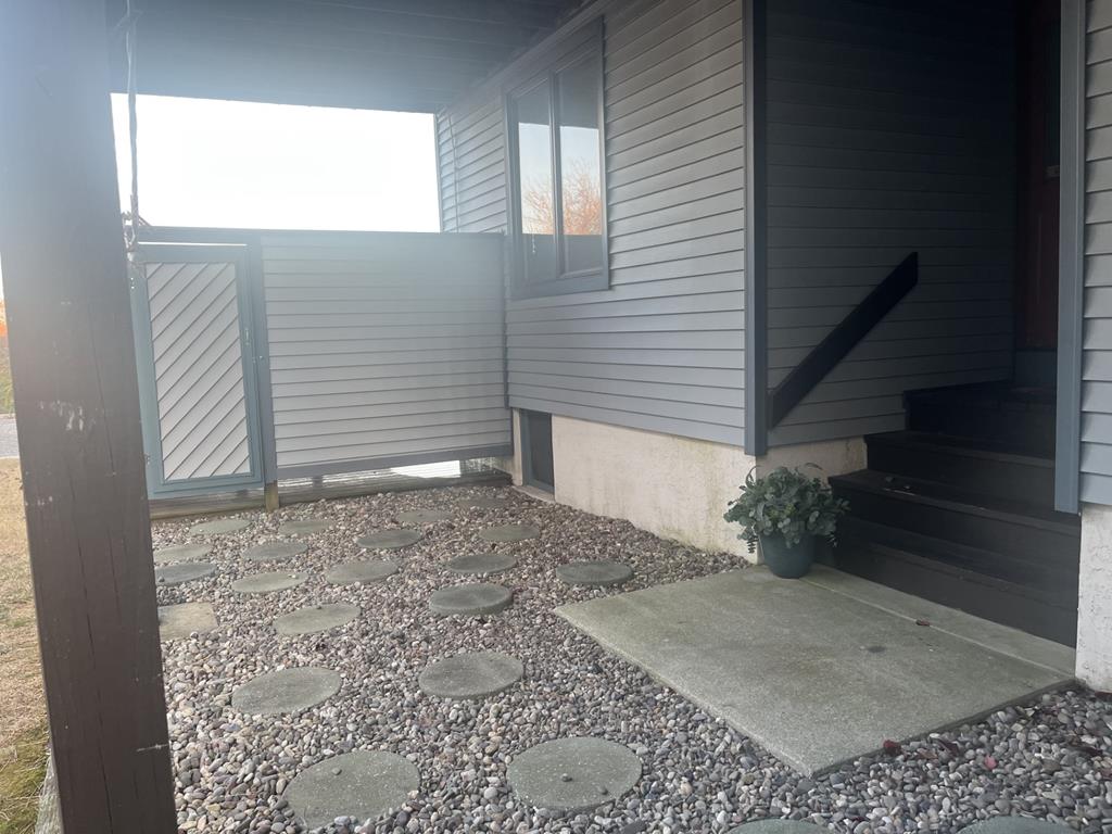 Water View, Lots of Space, 10 Blocks to CM Beach | Photo 34