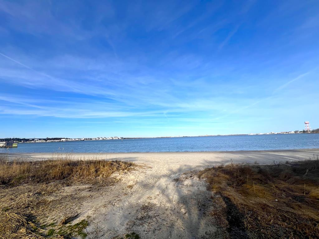 Water View, Lots of Space, 10 Blocks to CM Beach | Photo 37