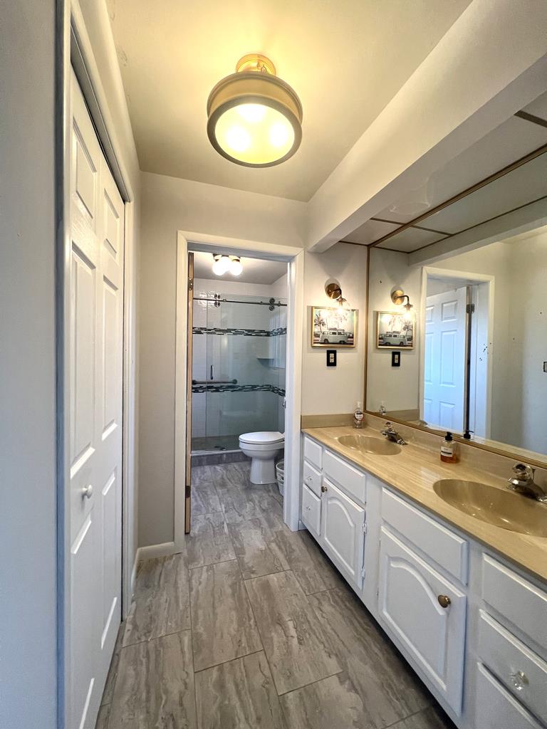 Water View, Lots of Space, 10 Blocks to CM Beach | Photo 8