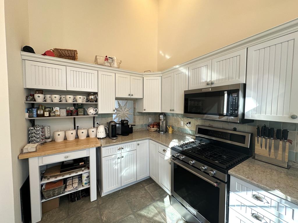 La Dolce Villa - 5 Bedroom Home with Heated Pool! | Photo 10