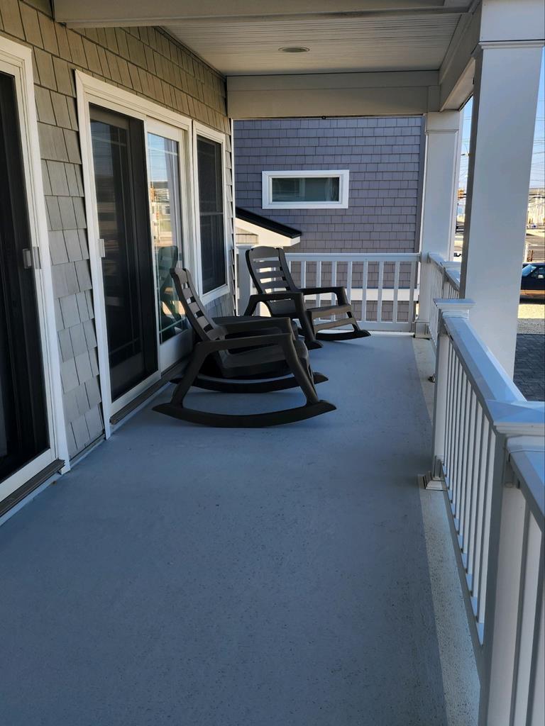 10 E Cape Cod Ln, Peahala Park (Ocean Side)