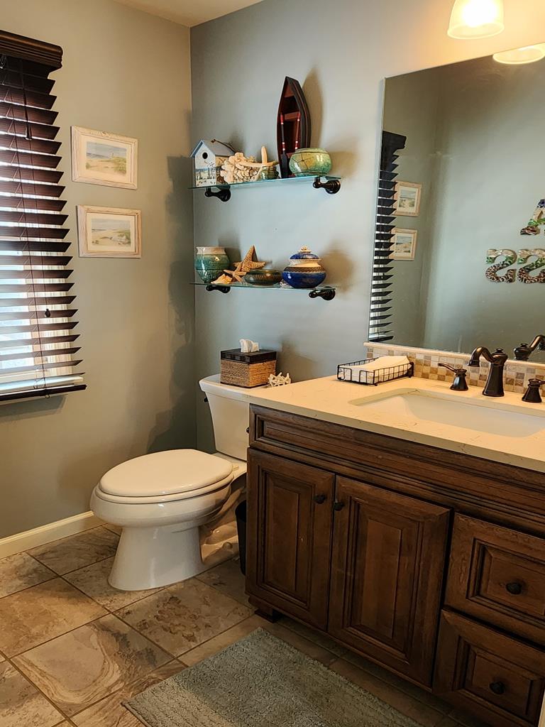 10 E Cape Cod Ln, Peahala Park (Ocean Side)