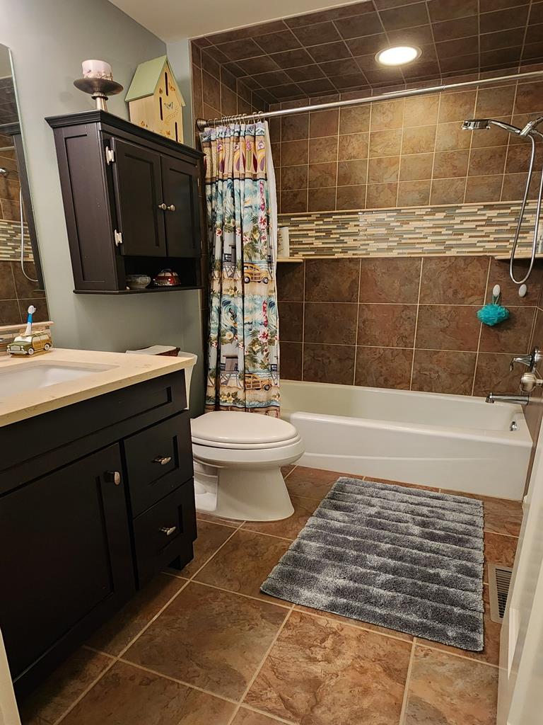 10 E Cape Cod Ln, Peahala Park (Ocean Side)