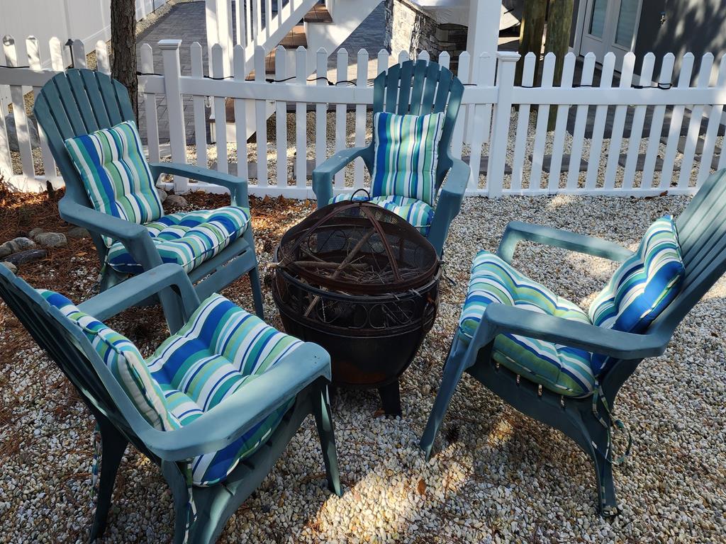 10 E Cape Cod Ln, Peahala Park (Ocean Side)