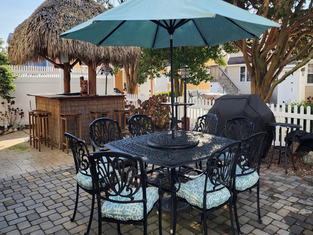 10 E Cape Cod Ln, Peahala Park (Ocean Side)