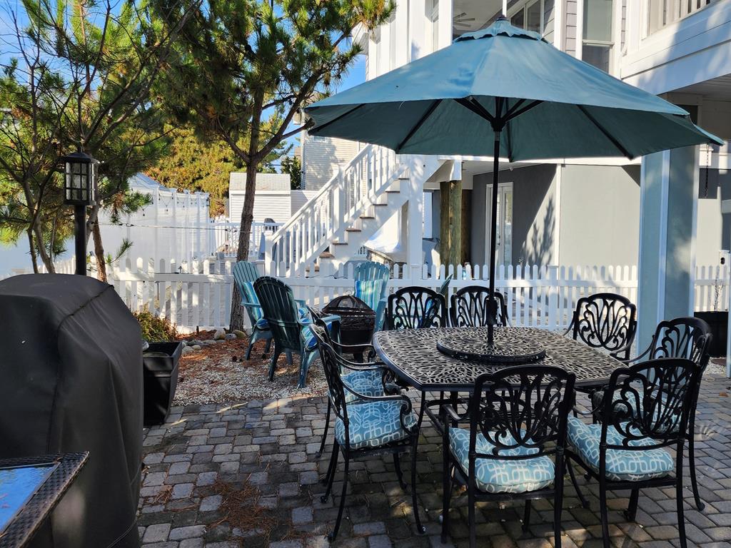 10 E Cape Cod Ln, Peahala Park (Ocean Side)