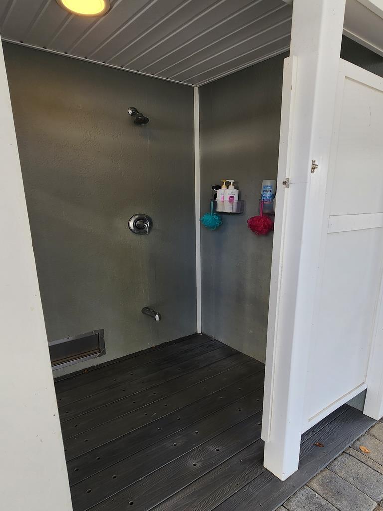 10 E Cape Cod Ln, Peahala Park (Ocean Side)