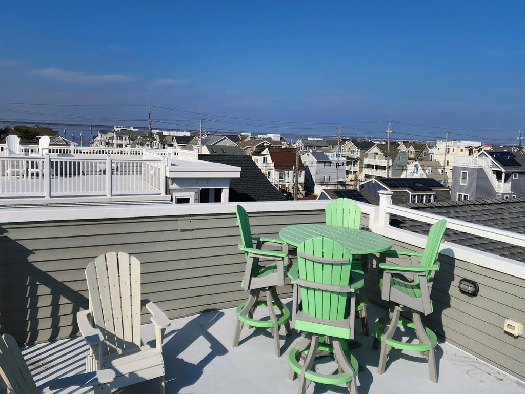 10 E Cape Cod Ln, Peahala Park (Ocean Side)