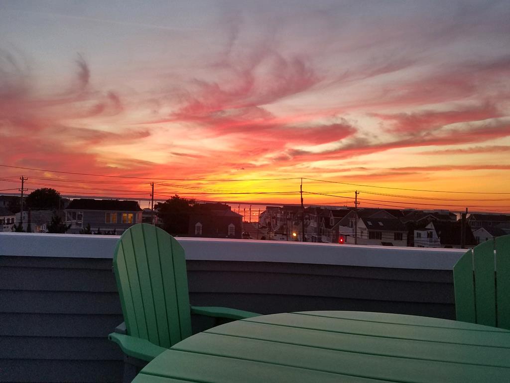 10 E Cape Cod Ln, Peahala Park (Ocean Side)