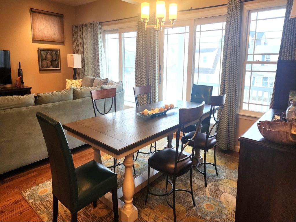 10 E Cape Cod Ln, Peahala Park (Ocean Side)