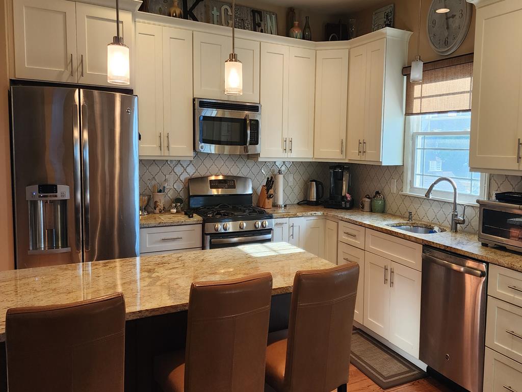 10 E Cape Cod Ln, Peahala Park (Ocean Side)