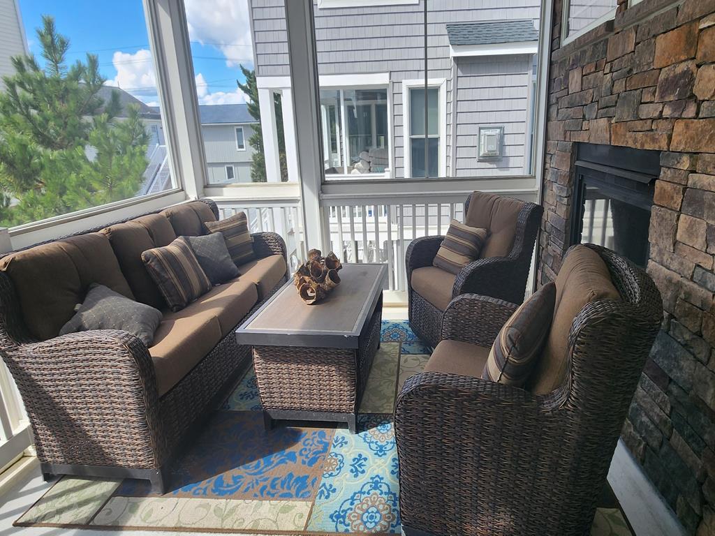 10 E Cape Cod Ln, Peahala Park (Ocean Side)