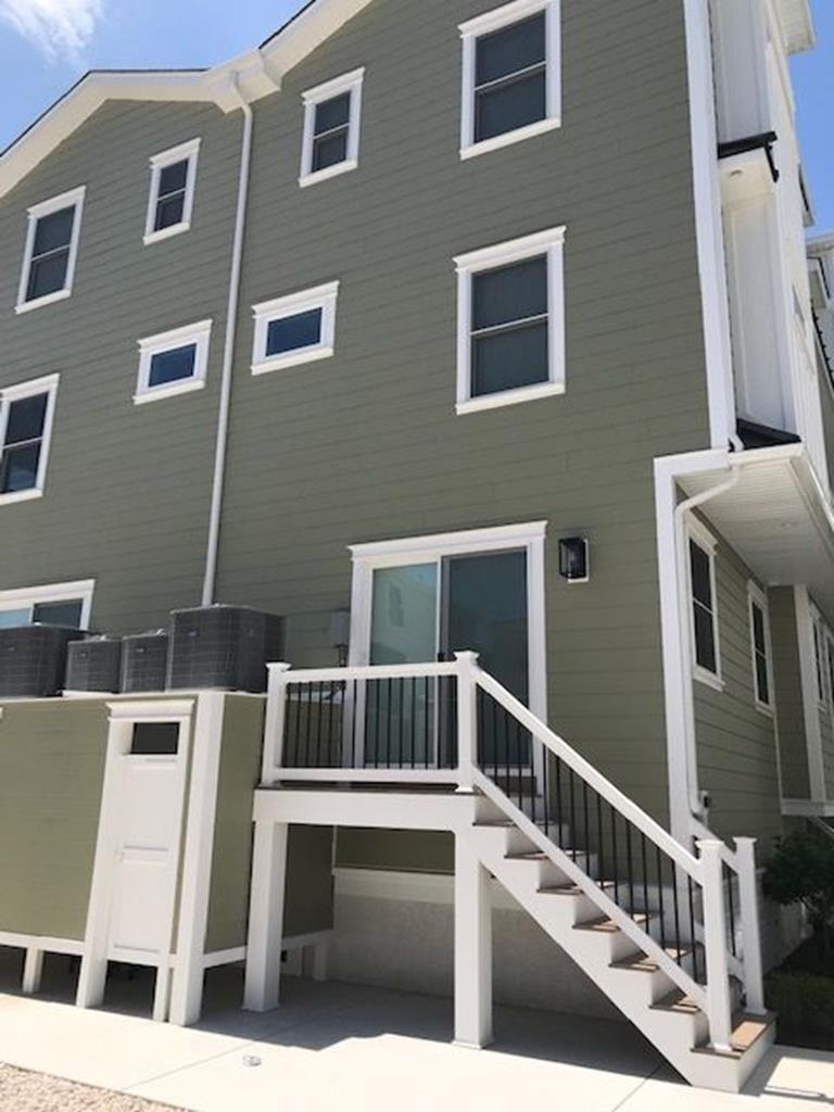 219 40th Street East - Picture 
