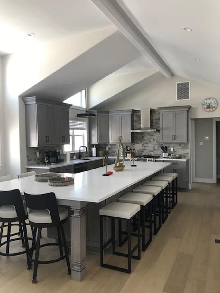 219 40th Street West - Picture 