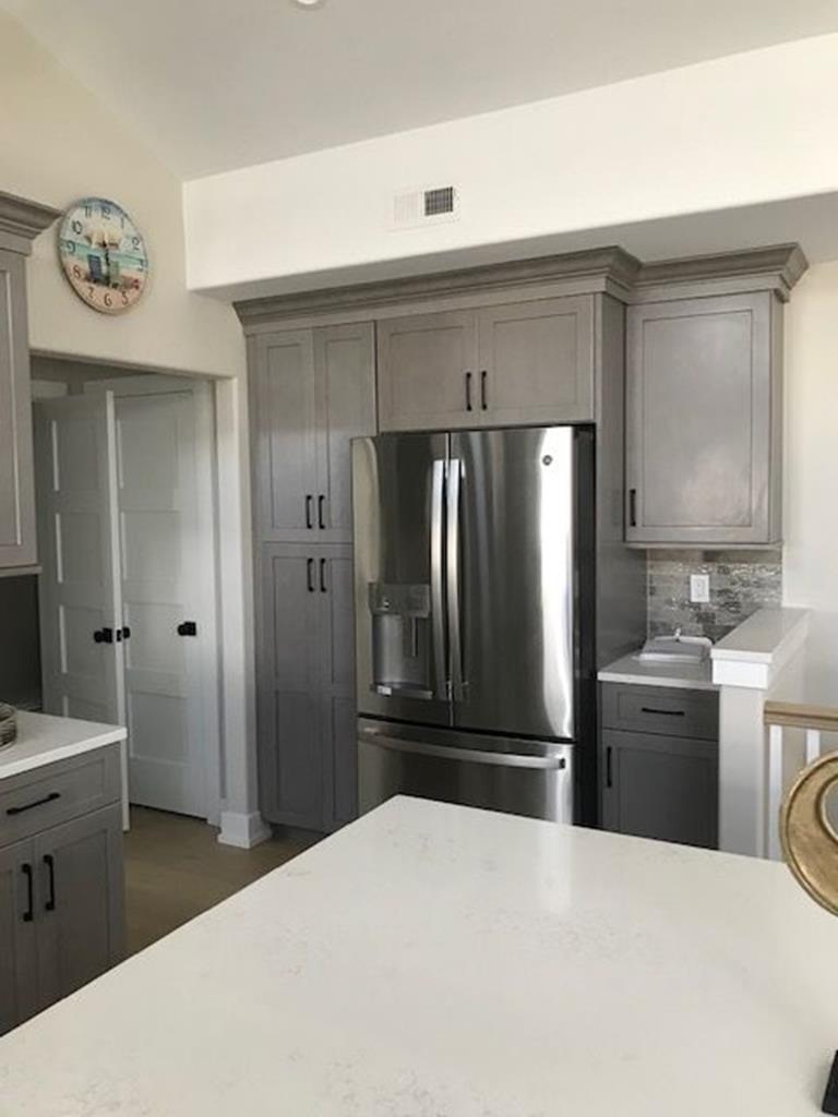219 40th Street West - Picture 