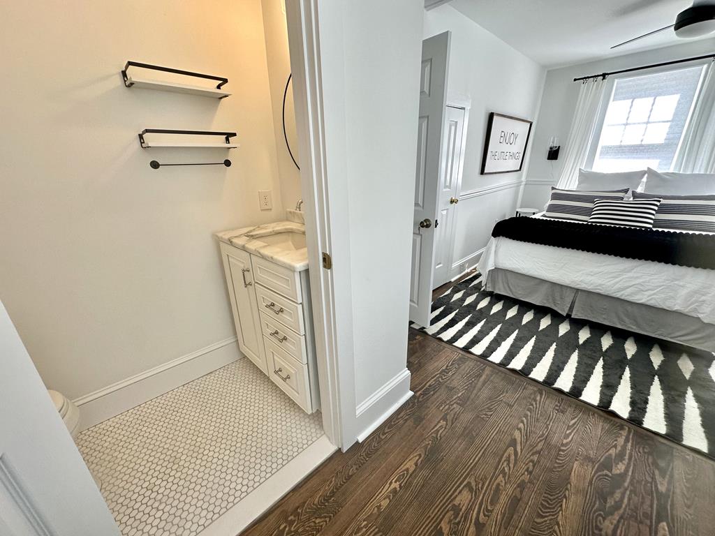 1207 Washington Street - Petite Retreat | Photo 23