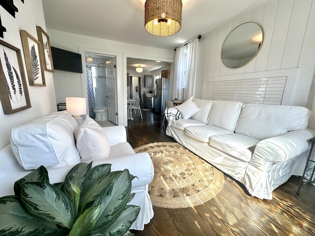 1207 Washington Street - Petite Retreat | Photo 6