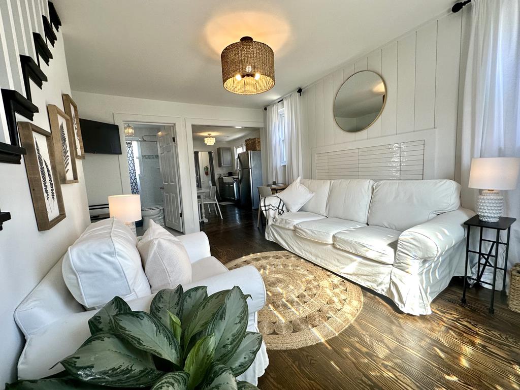 1207 Washington Street - Petite Retreat | Photo 7