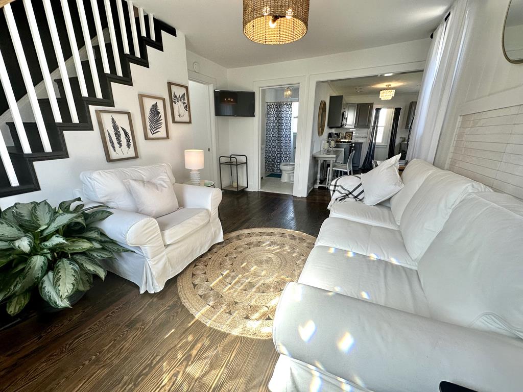 1207 Washington Street - Petite Retreat | Photo 8