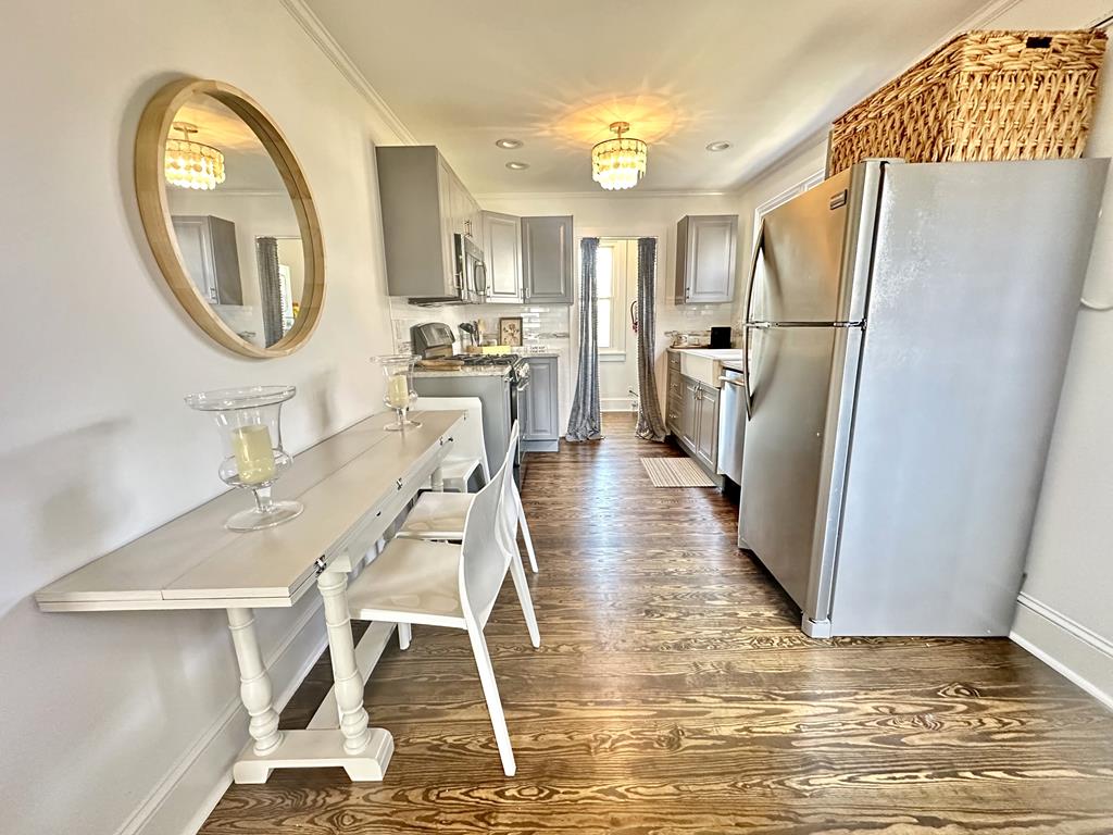 1207 Washington Street - Petite Retreat | Photo 9