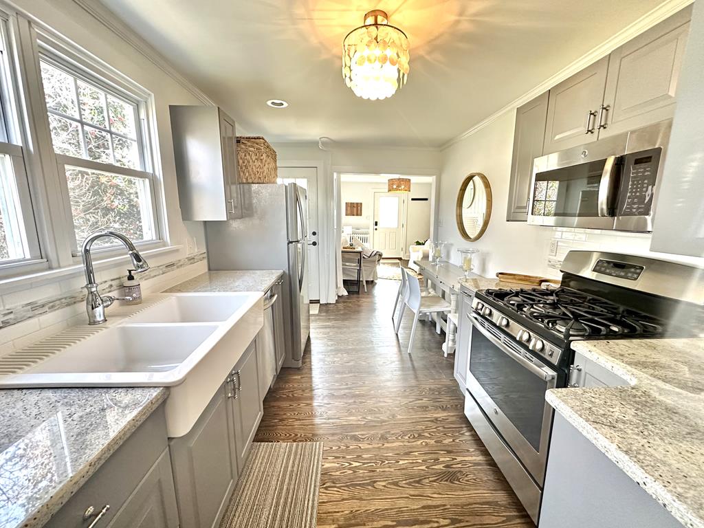 1207 Washington Street - Petite Retreat | Photo 10