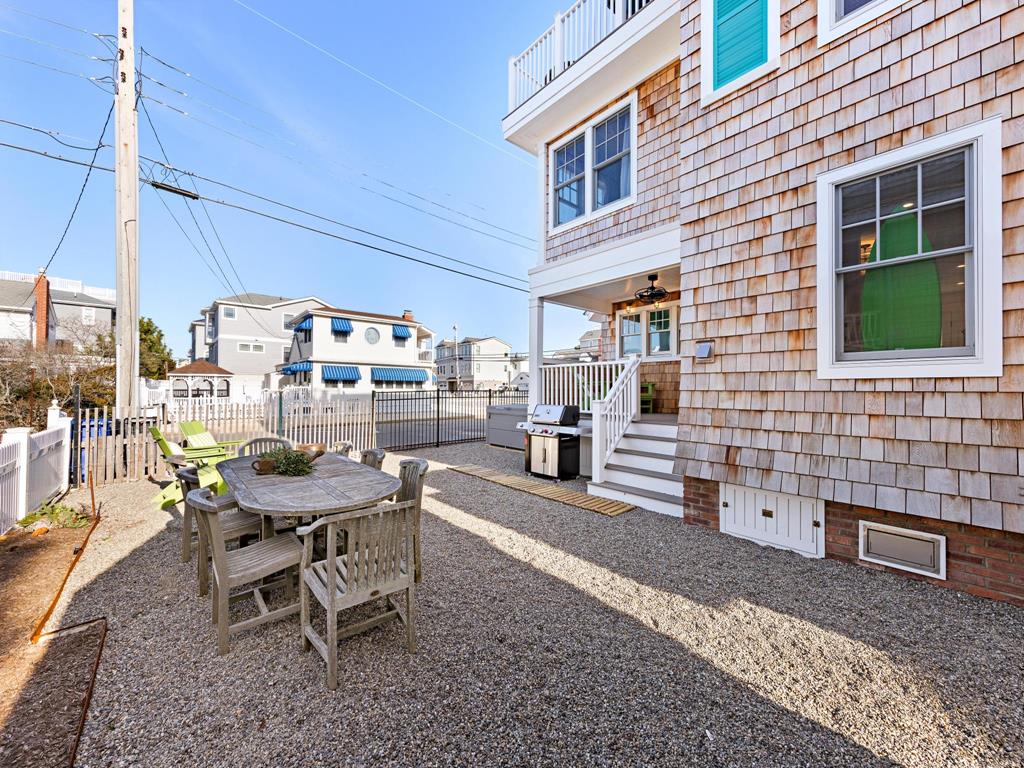 9200 Beach Avenue, Peahala Park (Ocean Side)