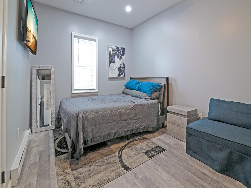 https://realtimerental.com/rrv10/RentalPhotos/1181/1181332.8.jpg