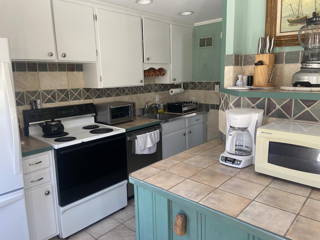 20 Sherwood Way, North Beach (Bay Side)