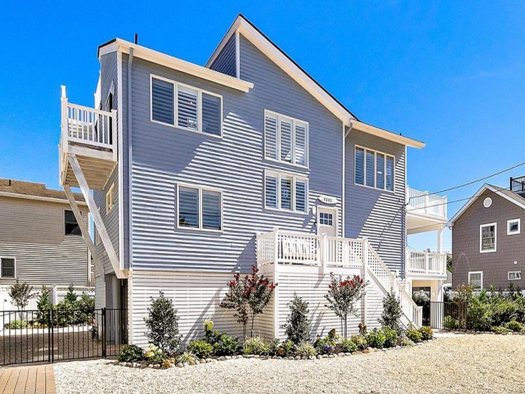 9805 Beach Avenue, Beach Haven Park