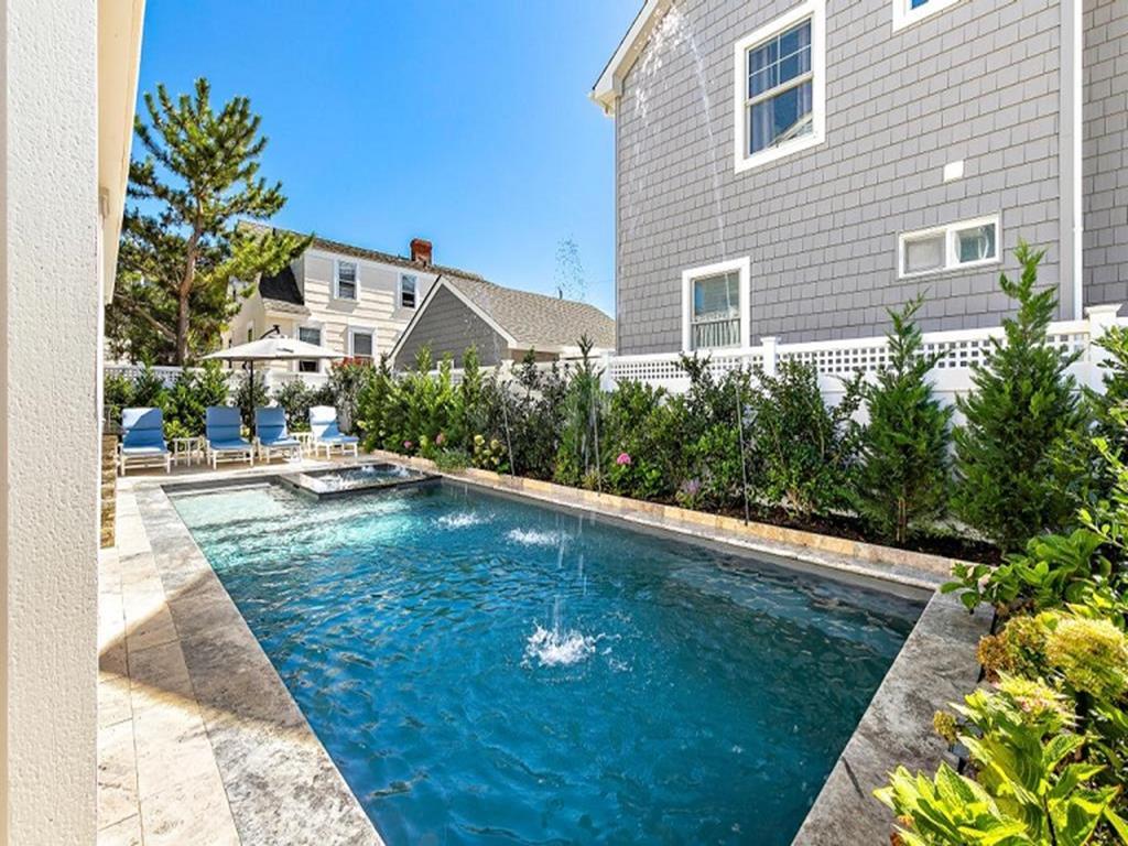 9805 Beach Avenue, Beach Haven Park (Ocean Block)