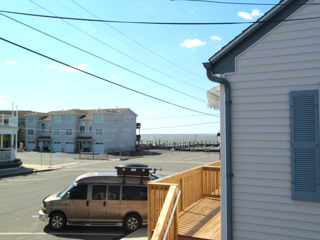 533 Engleside Avenue, Beach Haven (Bay Side)