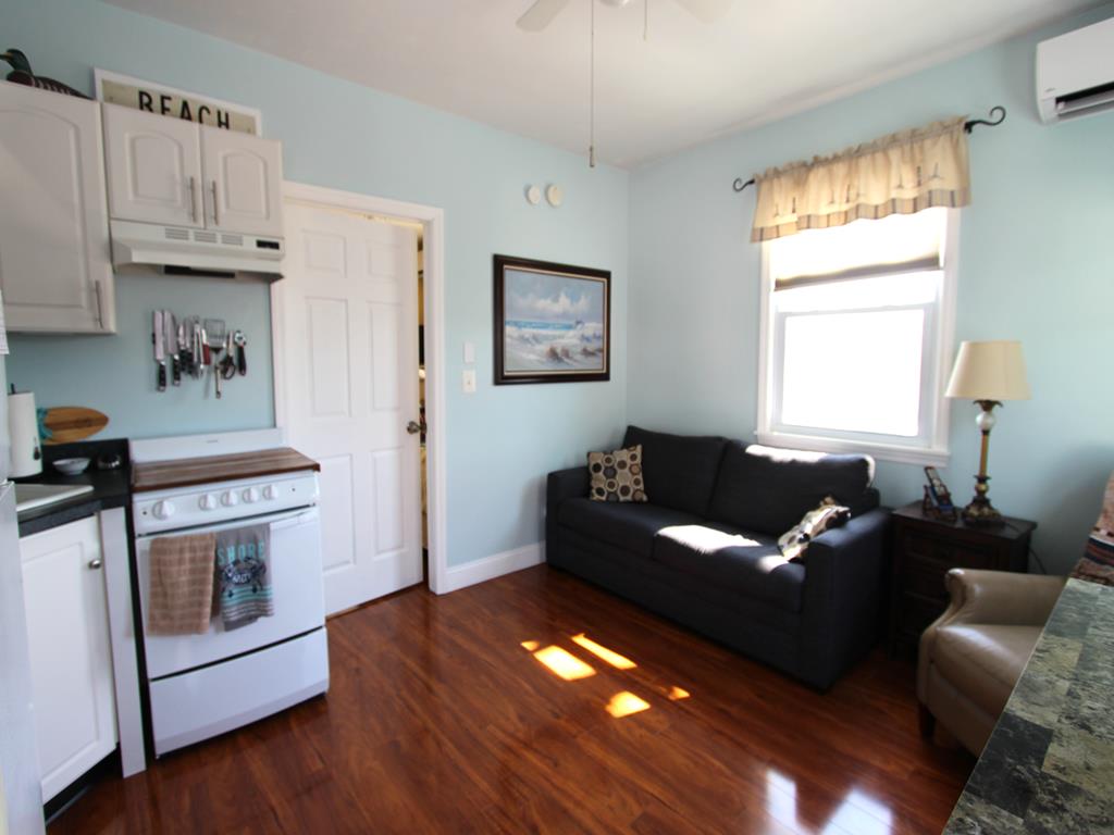 533 Engleside Avenue, Beach Haven (Bay Side)