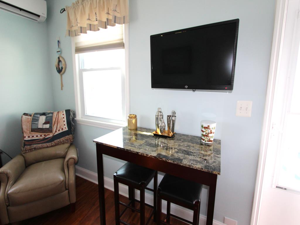 533 Engleside Avenue, Beach Haven (Bay Side)