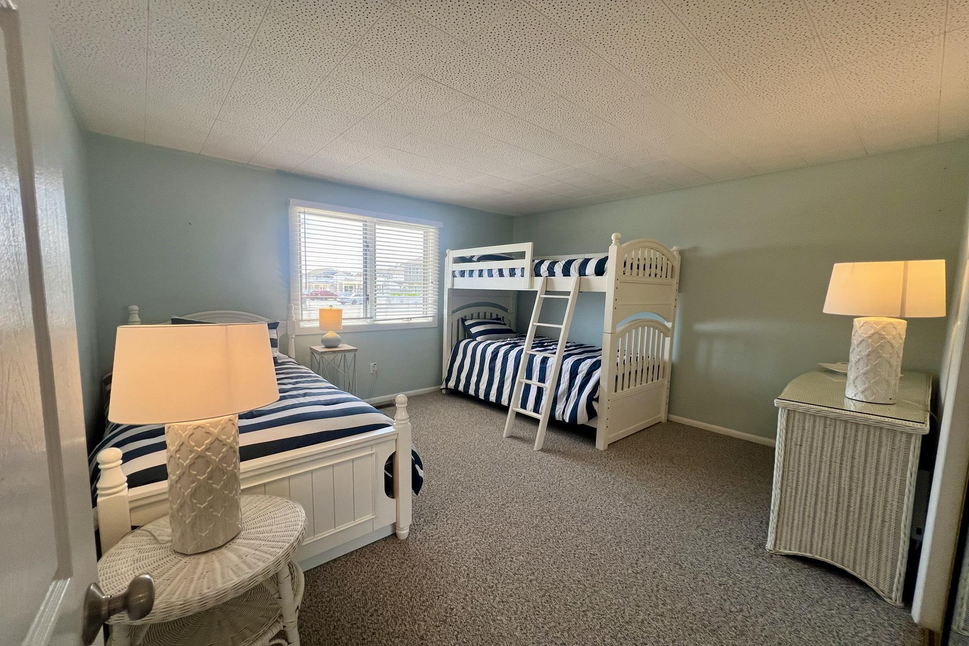 2788 Avalon Avenue, Avalon (1 Block to Beach)